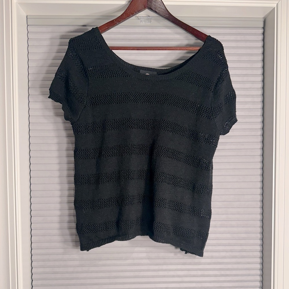 Black short sleeve sweater G-22